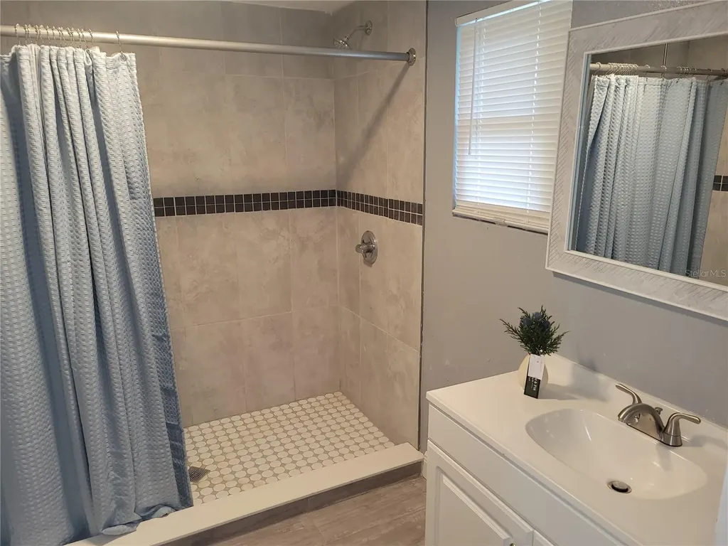 5548 11th Street Zephyrhills FL 33542