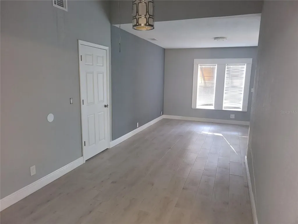 5548 11th Street Zephyrhills FL 33542