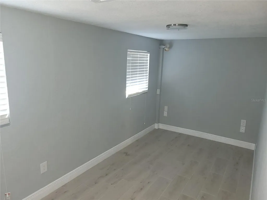 5548 11th Street Zephyrhills FL 33542