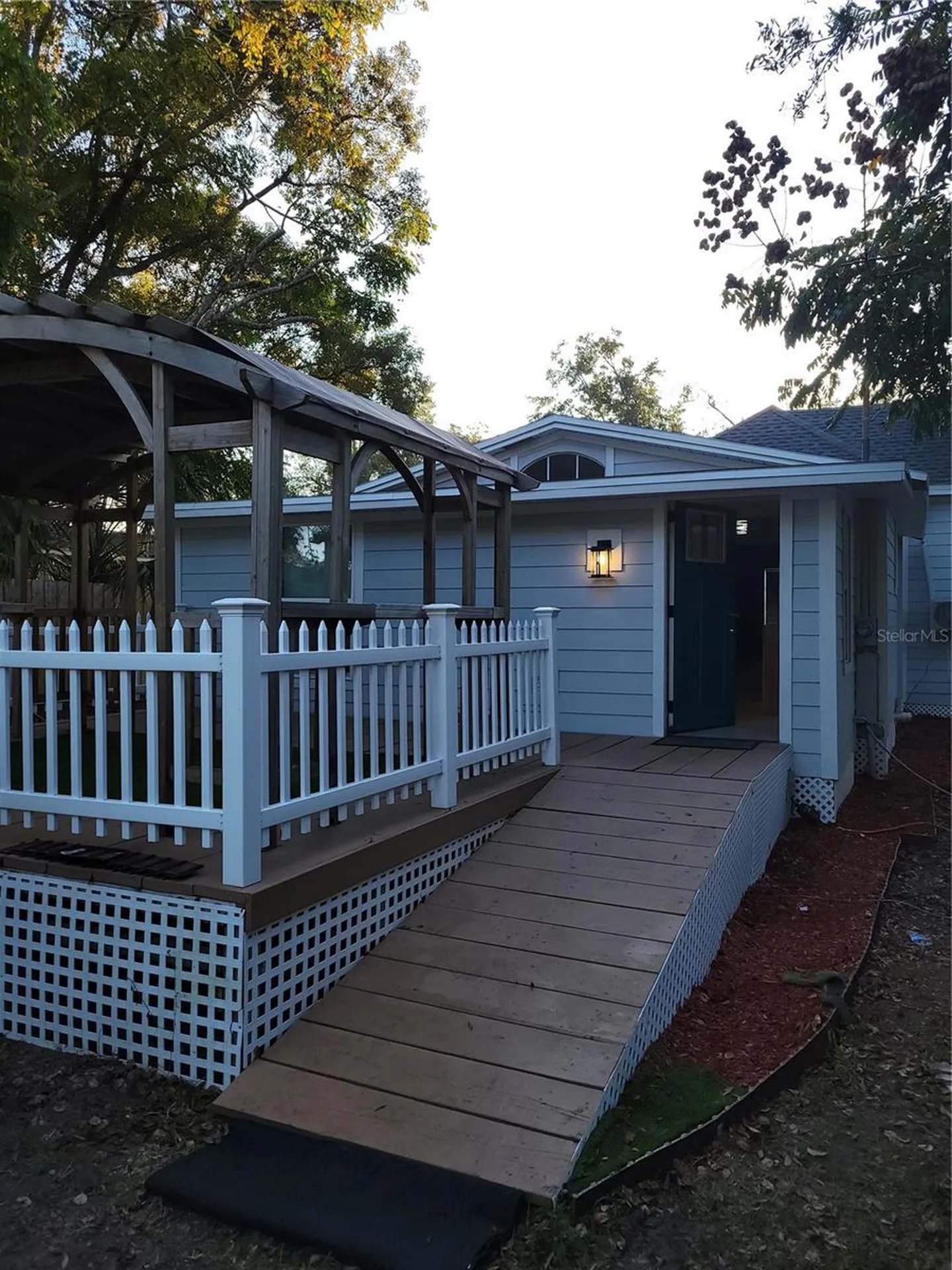 5548 11th Street Zephyrhills FL 33542