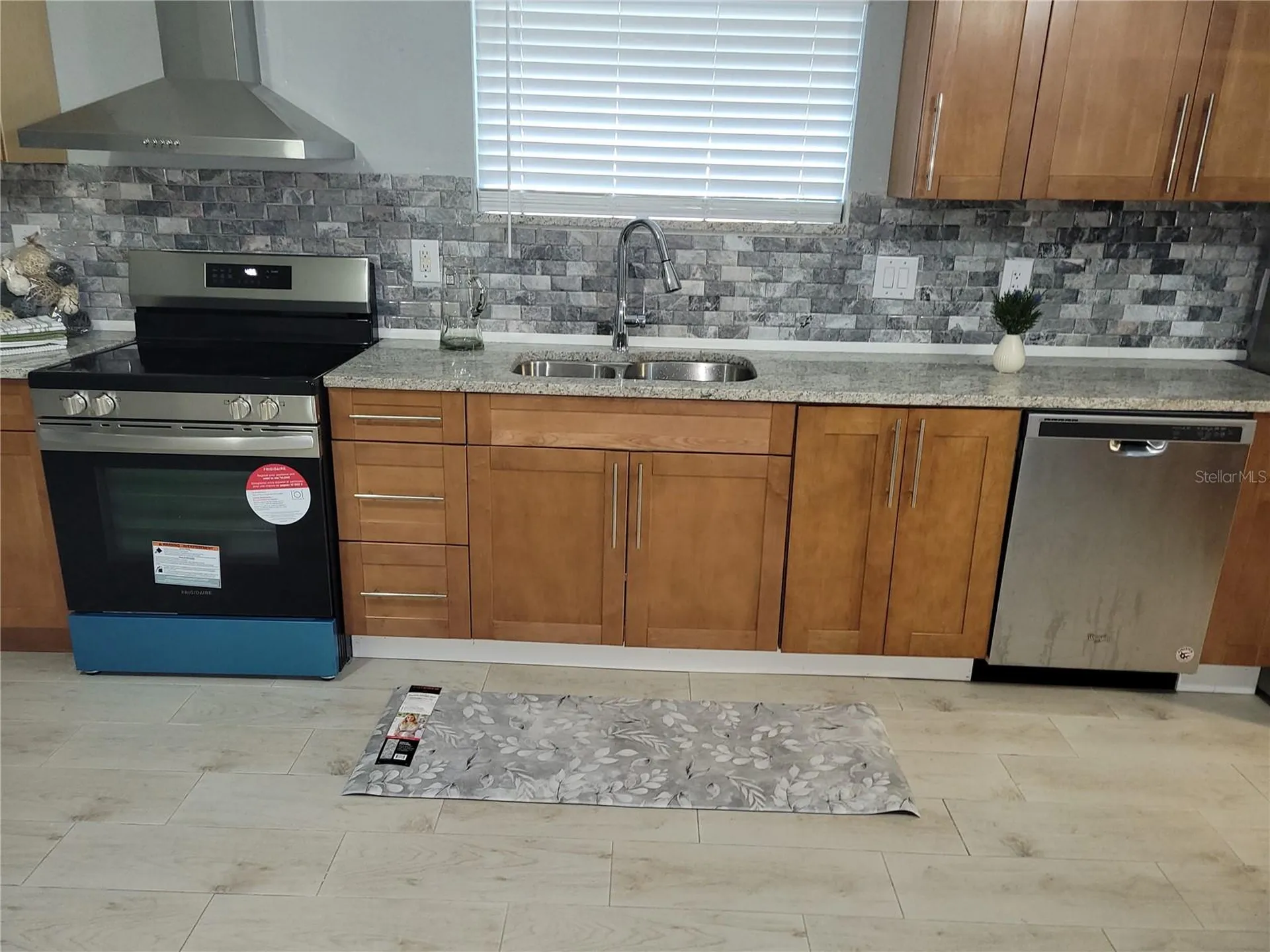 5548 11th Street Zephyrhills FL 33542