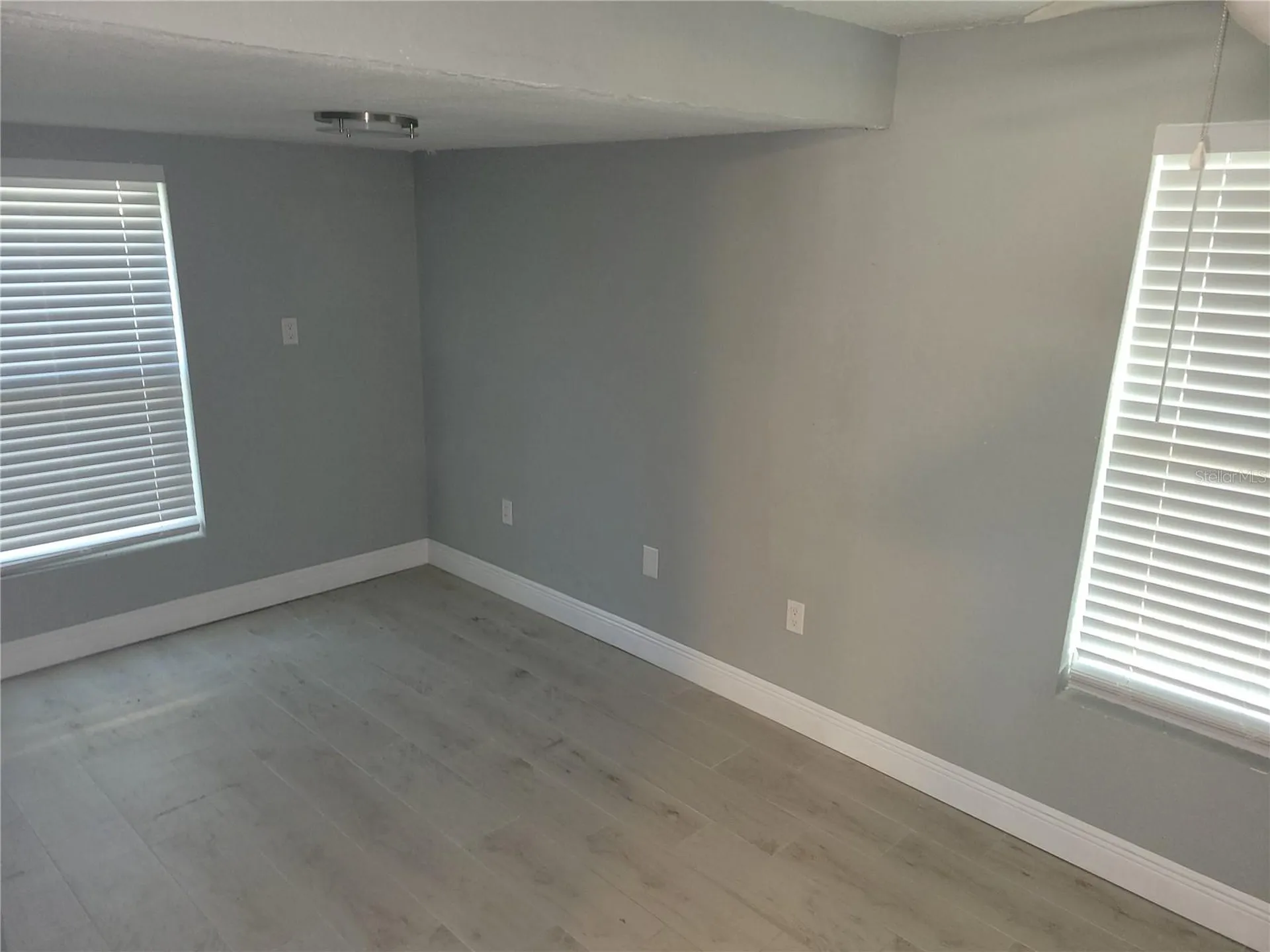 5548 11th Street Zephyrhills FL 33542