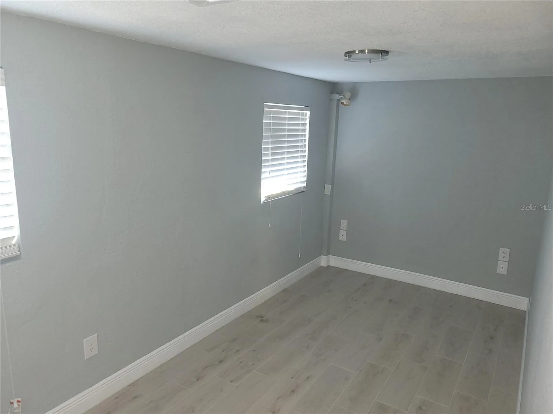 5548 11th Street Zephyrhills FL 33542