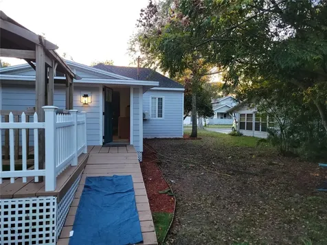 5548 11th Street Zephyrhills FL 33542