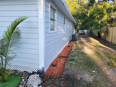 5548 11th Street Zephyrhills FL 33542