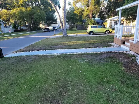 5548 11th Street Zephyrhills FL 33542