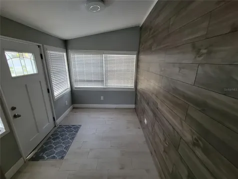 5548 11th Street Zephyrhills FL 33542
