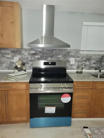 5548 11th Street Zephyrhills FL 33542