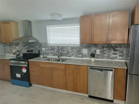 5548 11th Street Zephyrhills FL 33542