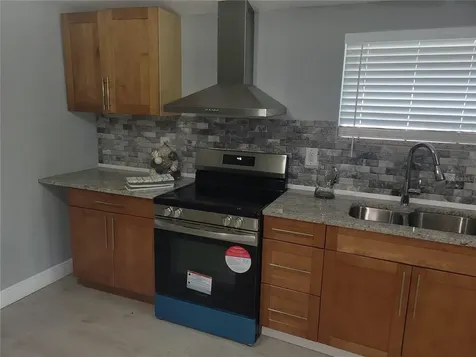 5548 11th Street Zephyrhills FL 33542