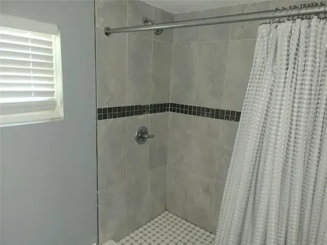 5548 11th Street Zephyrhills FL 33542