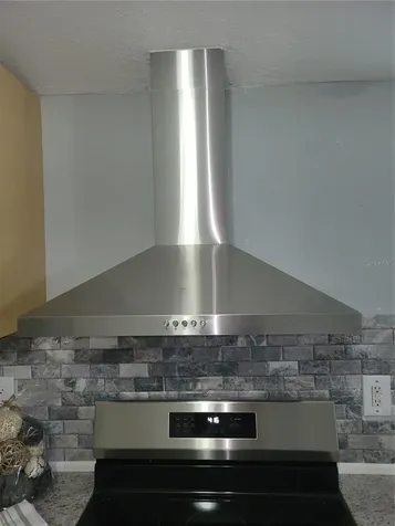 5548 11th Street Zephyrhills FL 33542