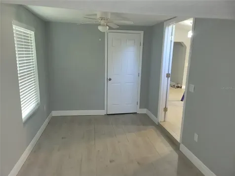 5548 11th Street Zephyrhills FL 33542