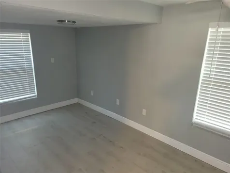5548 11th Street Zephyrhills FL 33542
