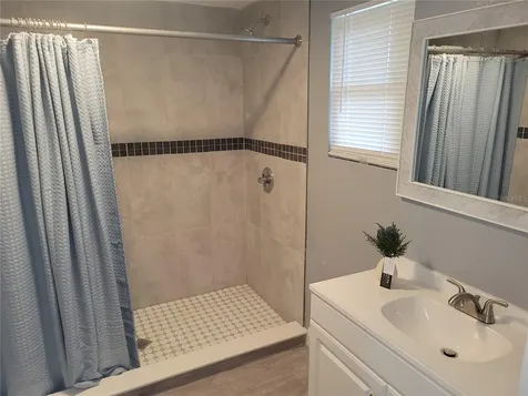 5548 11th Street Zephyrhills FL 33542