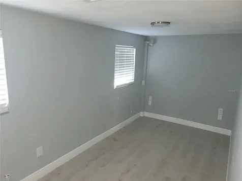 5548 11th Street Zephyrhills FL 33542
