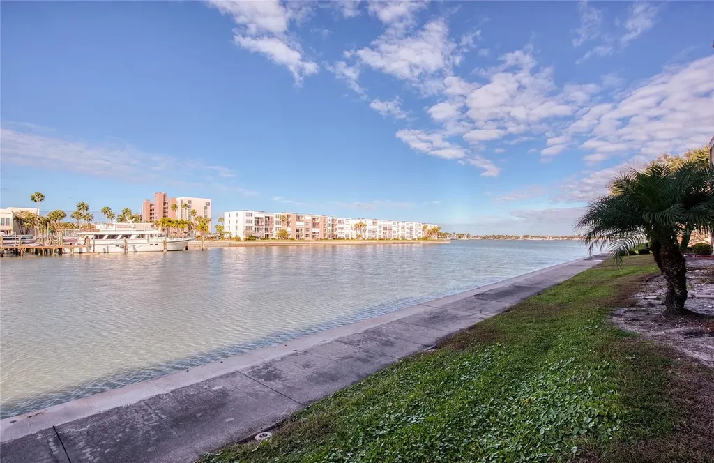 7420 Bay Island Drive S South Pasadena FL 33707