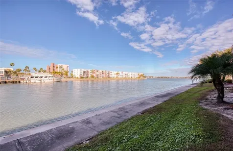 7420 Bay Island Drive S South Pasadena FL 33707