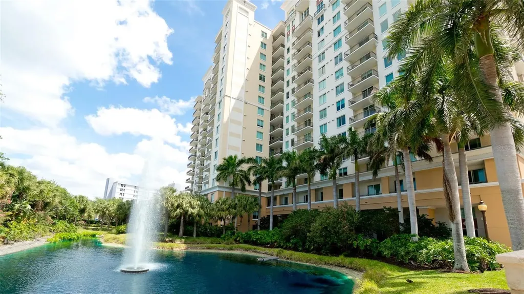 800 N Tamiami Trail Sarasota FL 34236