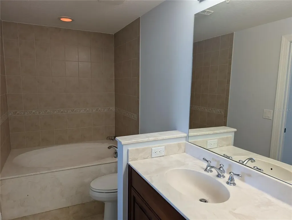 800 N Tamiami Trail Sarasota FL 34236