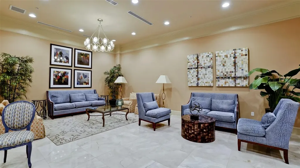 800 N Tamiami Trail Sarasota FL 34236
