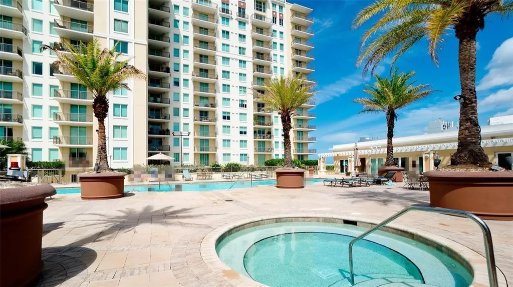 800 N Tamiami Trail Sarasota FL 34236