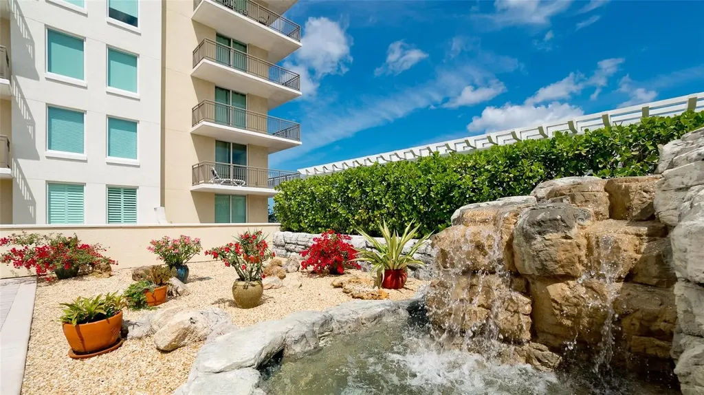 800 N Tamiami Trail Sarasota FL 34236