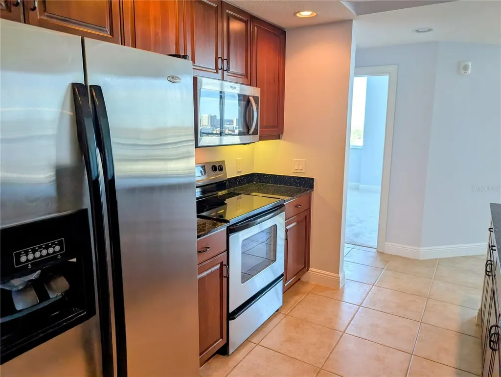 800 N Tamiami Trail Sarasota FL 34236