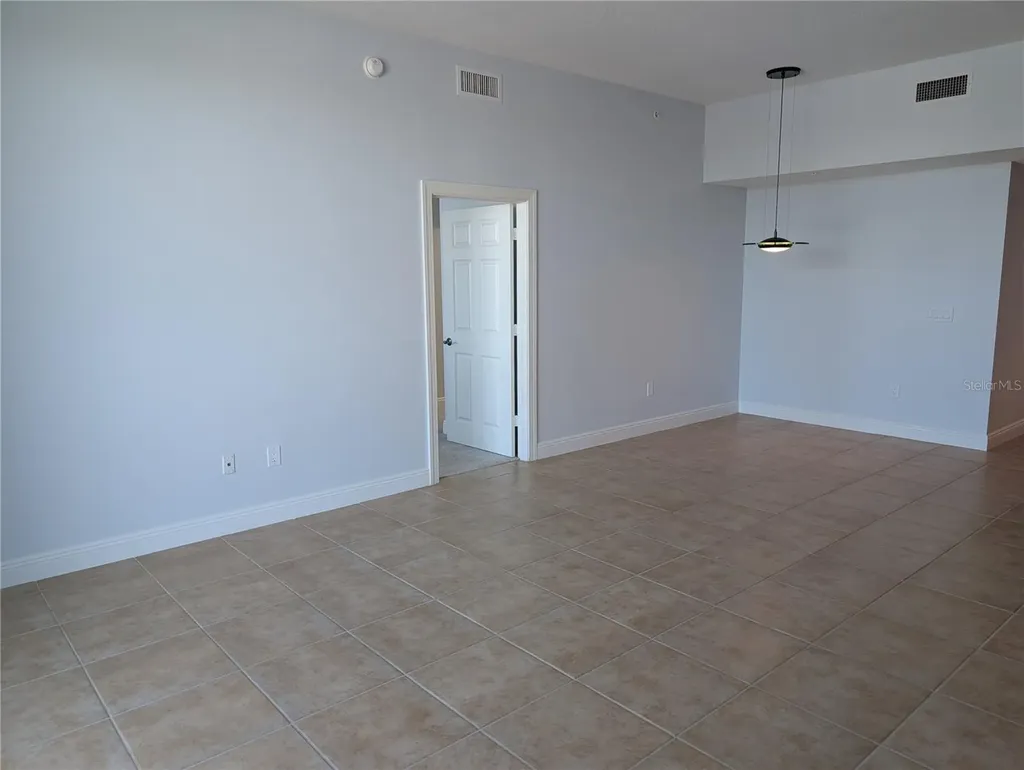 800 N Tamiami Trail Sarasota FL 34236