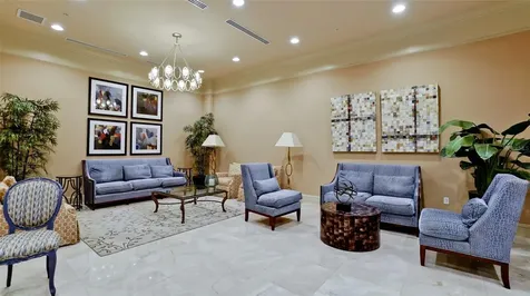 800 N Tamiami Trail Sarasota FL 34236