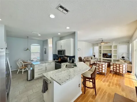 3912 4th Avenue NE Bradenton FL 34208