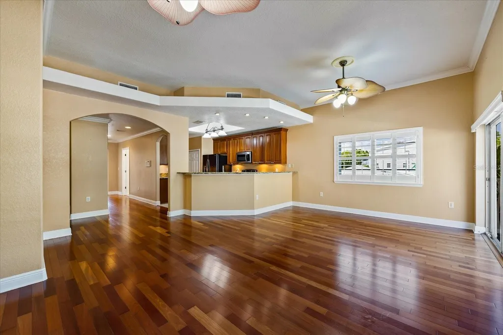 136 175th Avenue E Redington Shores FL 33708