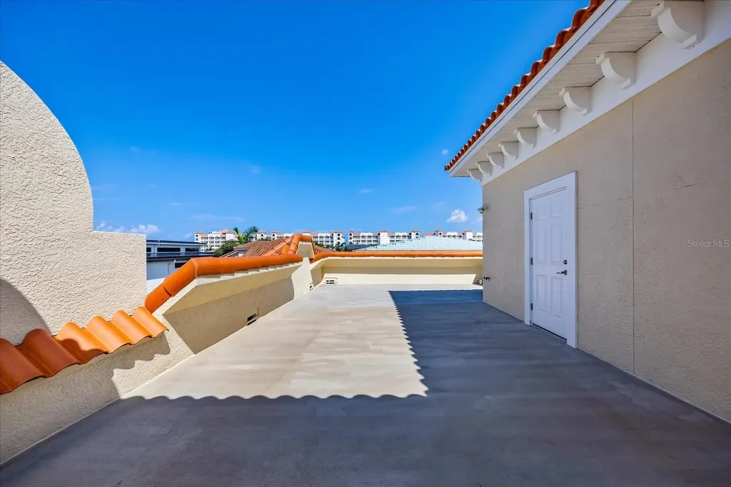 136 175th Avenue E Redington Shores FL 33708