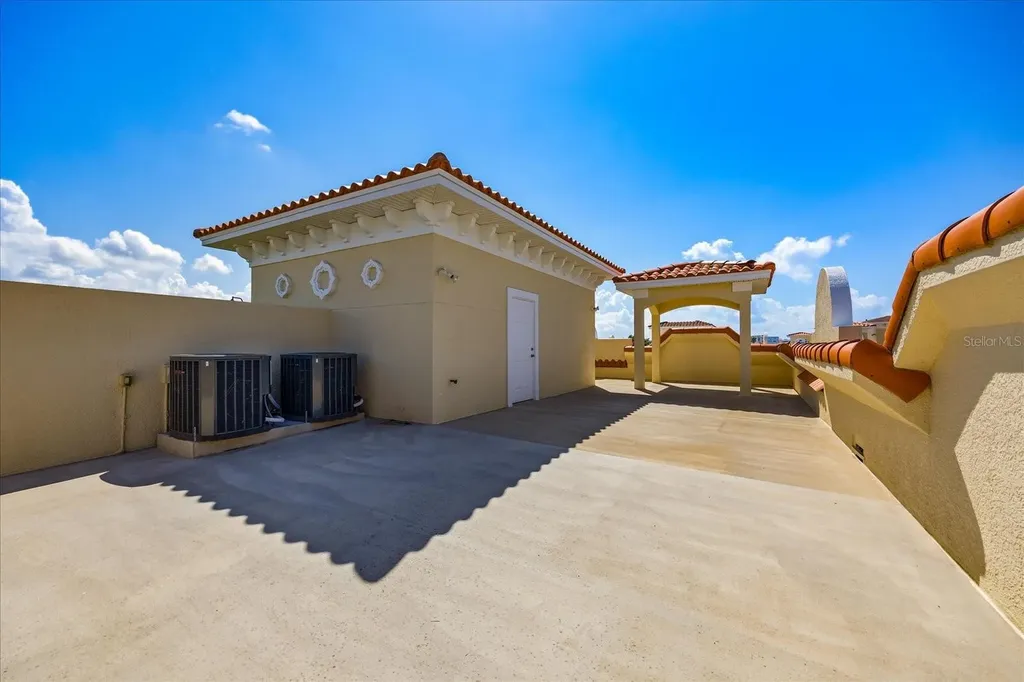 136 175th Avenue E Redington Shores FL 33708