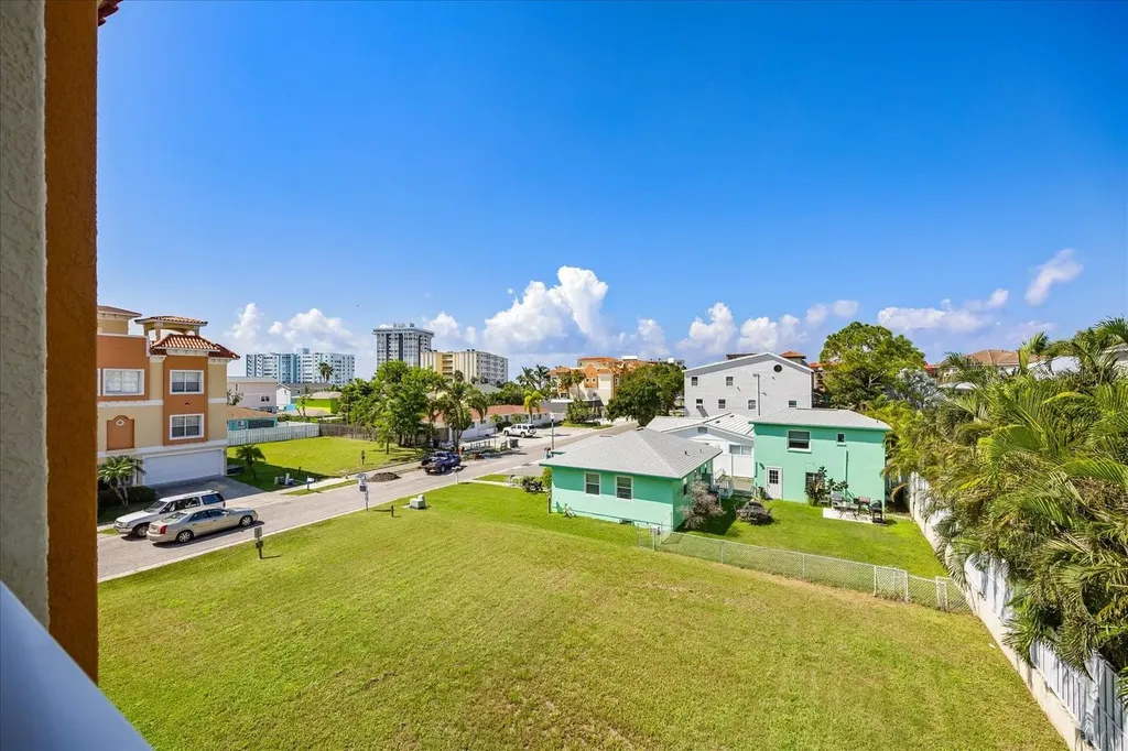 136 175th Avenue E Redington Shores FL 33708