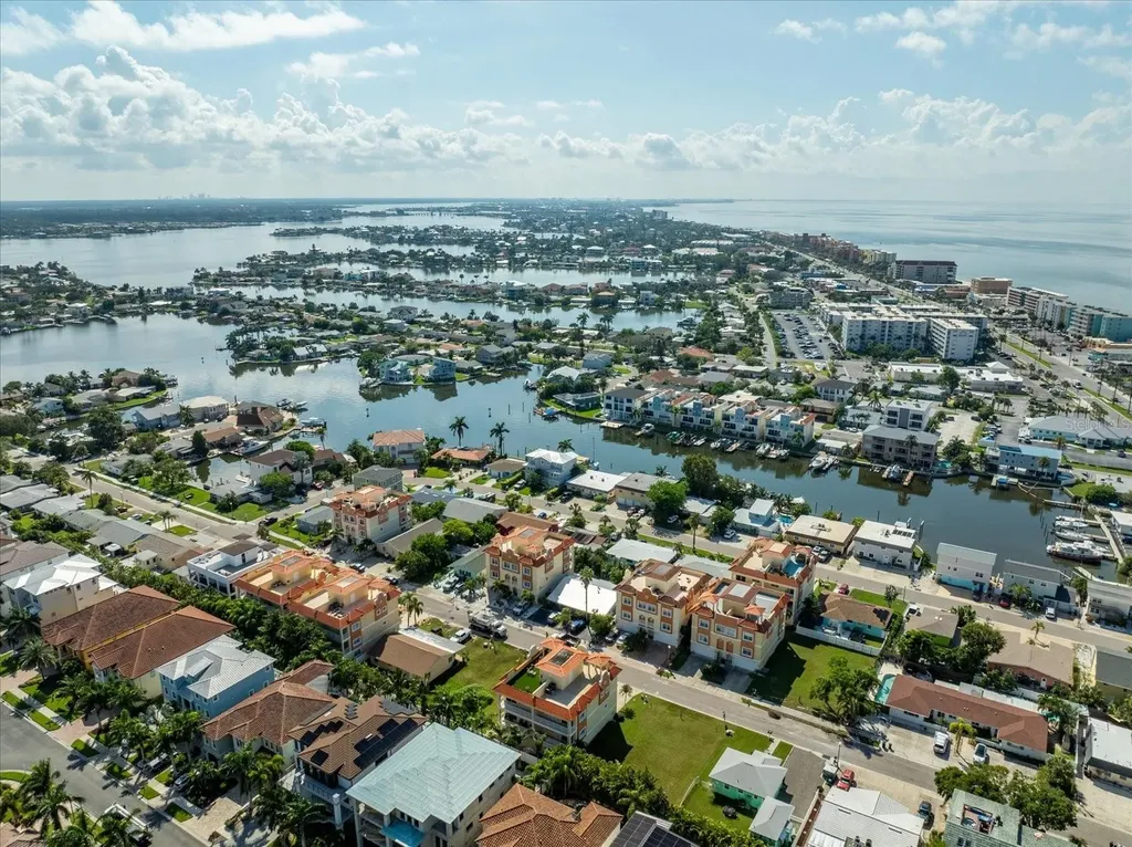 136 175th Avenue E Redington Shores FL 33708