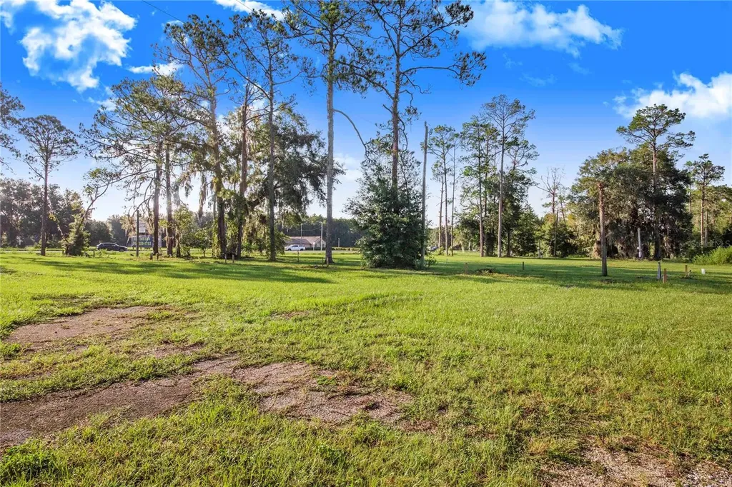 7904 SE Us Highway 301 Hawthorne FL 32640