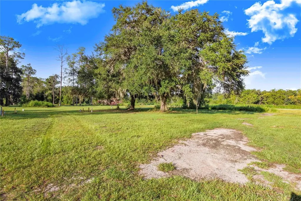 7904 SE Us Highway 301 Hawthorne FL 32640