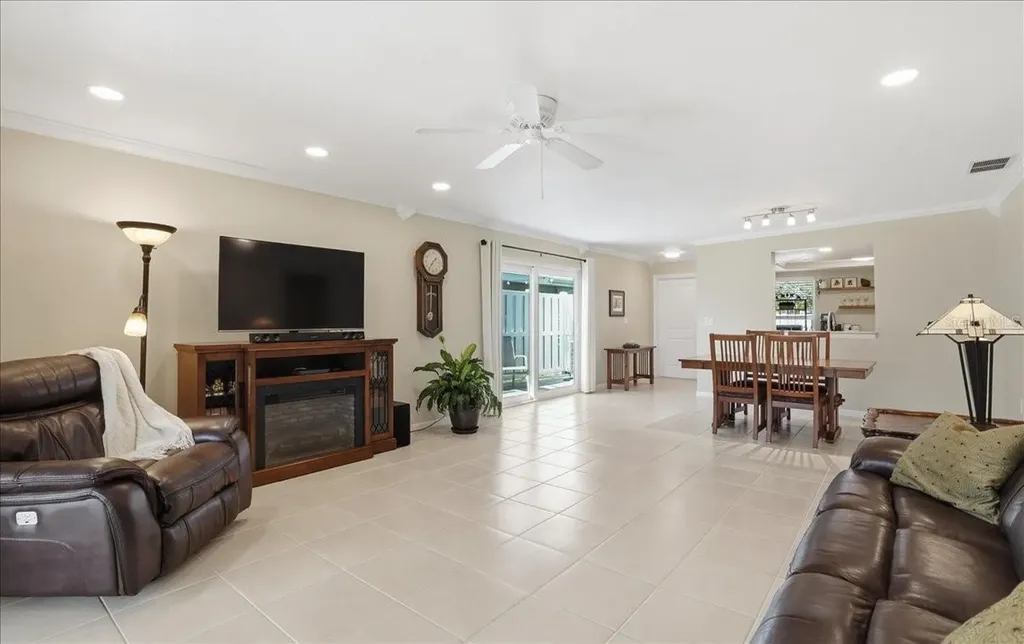 3908 Center Gate Circle Sarasota FL 34233