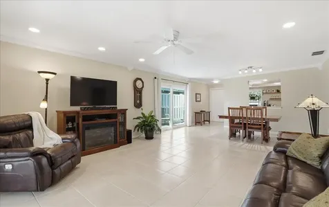3908 Center Gate Circle Sarasota FL 34233