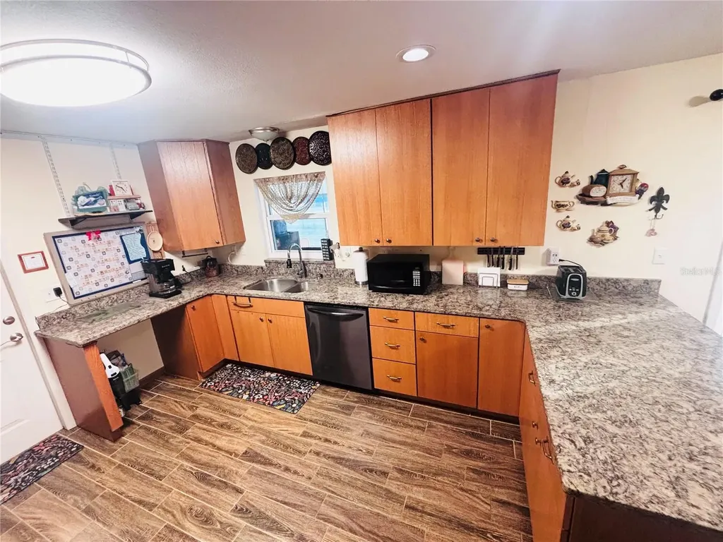 37252 Hilltop Drive Zephyrhills FL 33541