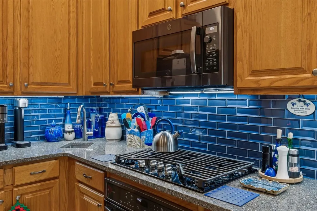 928 Oakview Road Tarpon Springs FL 34689