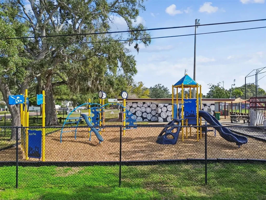 928 Oakview Road Tarpon Springs FL 34689