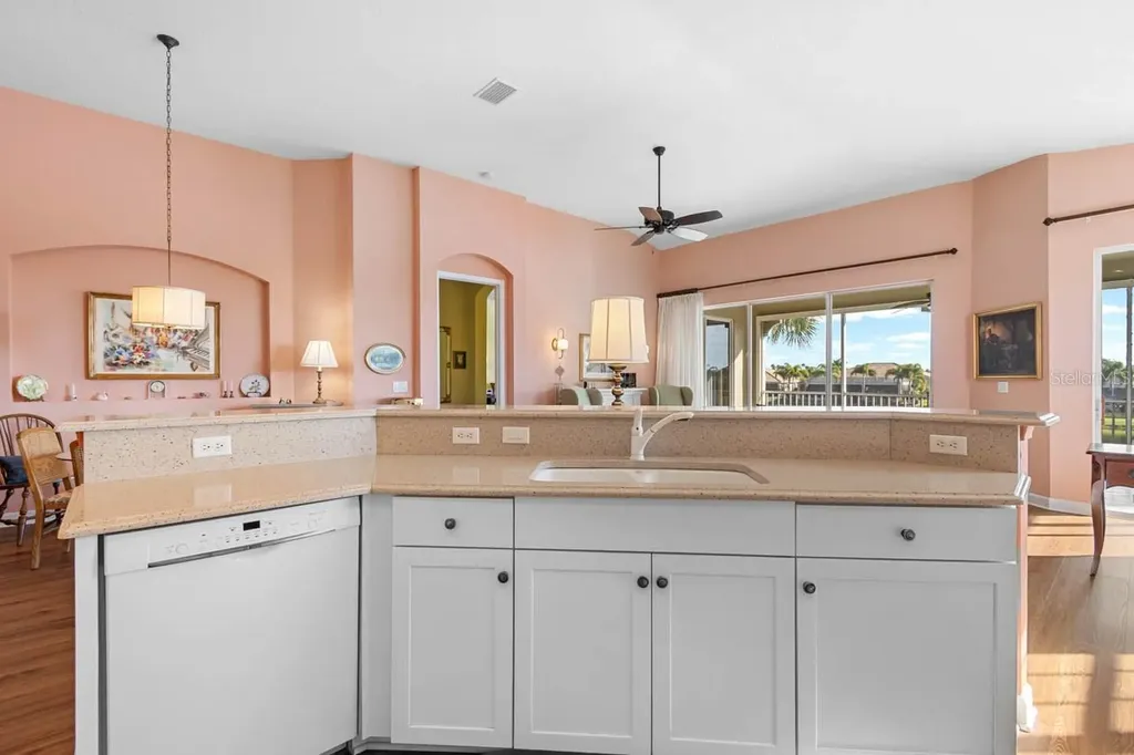 1338 Emerald Dunes Drive Sun City Center FL 33573