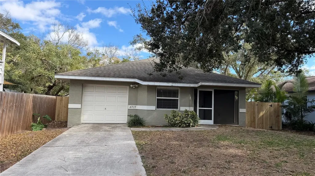 4717 Hollingsworth Avenue Sarasota FL 34233