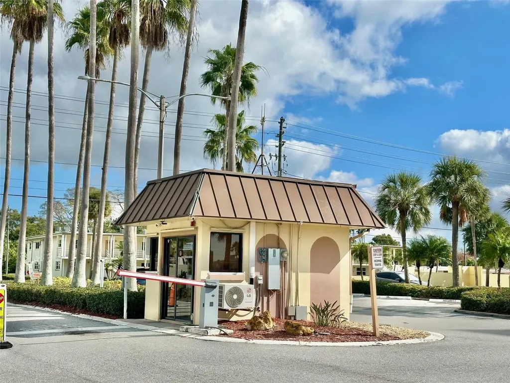 4550 Cove Circle St Petersburg FL 33708