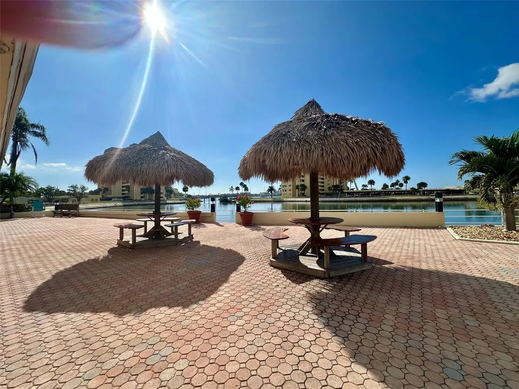 4550 Cove Circle St Petersburg FL 33708