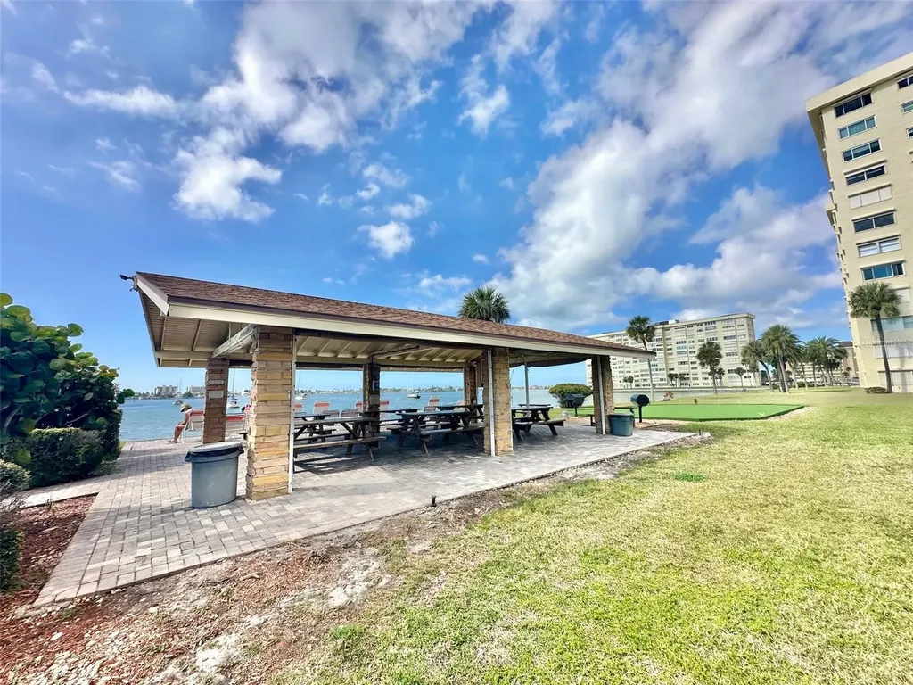4550 Cove Circle St Petersburg FL 33708