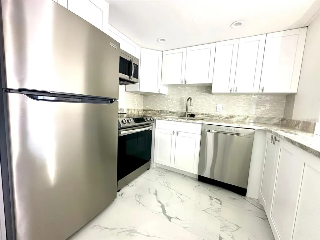 4550 Cove Circle St Petersburg FL 33708