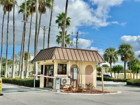 4550 Cove Circle St Petersburg FL 33708